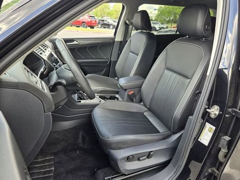 Used 2022 Volkswagen Tiguan SE FWD image 9