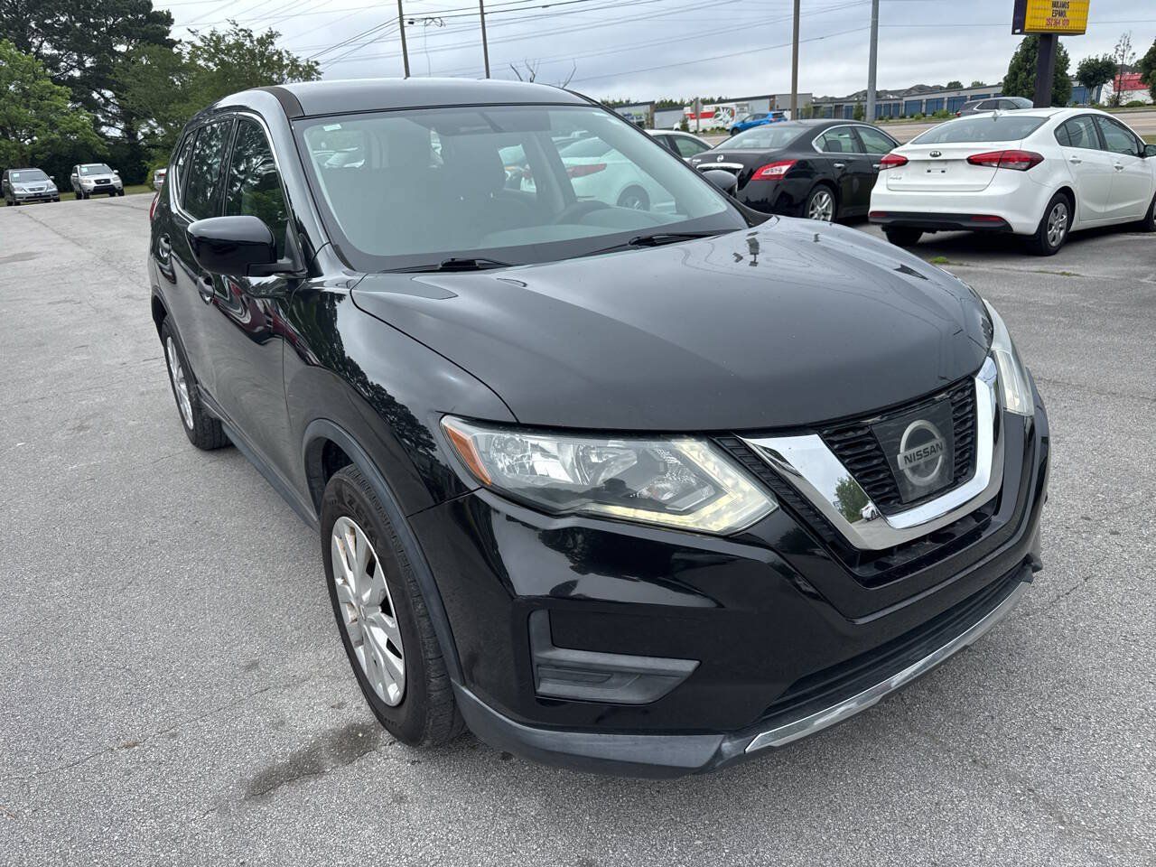 Used 2017 Nissan Rogue S FWD image 4
