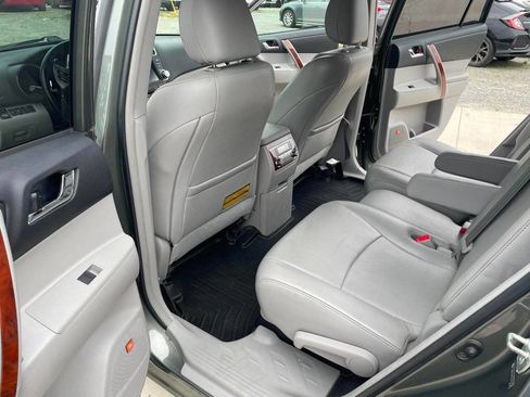 Used 2012 Toyota Highlander Limited w/ Tow Pkg AWD/4WD image 10