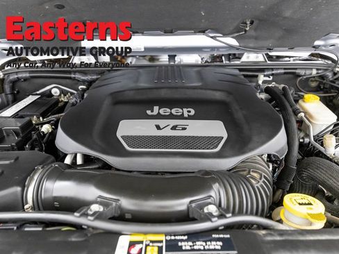 Used 2017 Jeep Wrangler Unlimited Sahara w/ Max Tow Package AWD/4WD image 7
