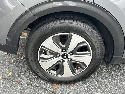 Used 2017 Kia Niro LX image 20