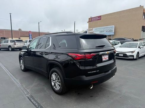 Used 2023 Chevrolet Traverse LT image 3