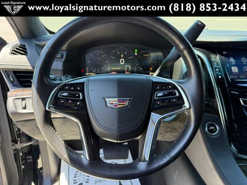 Used 2015 Cadillac Escalade ESV Platinum AWD/4WD image 37
