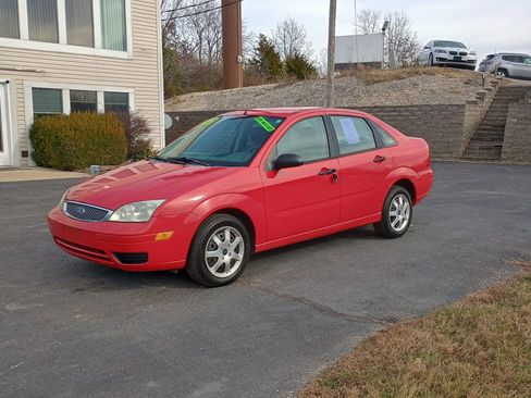 Used 2005 Ford Focus ZX4 image 1