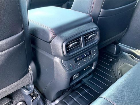 Used 2025 Honda Ridgeline Black Edition image 11