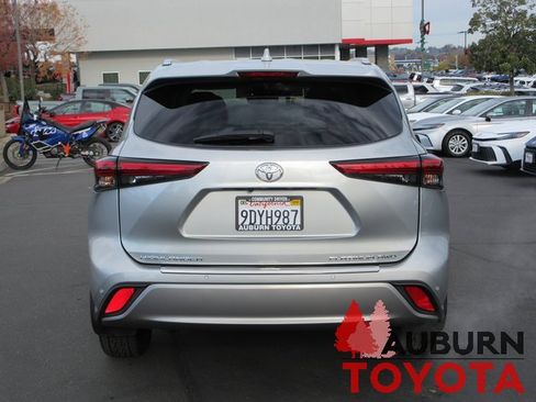 Used 2023 Toyota Highlander Platinum image 6