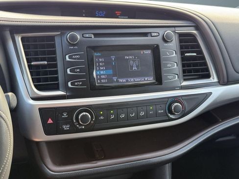Used 2015 Toyota Highlander LE FWD image 19