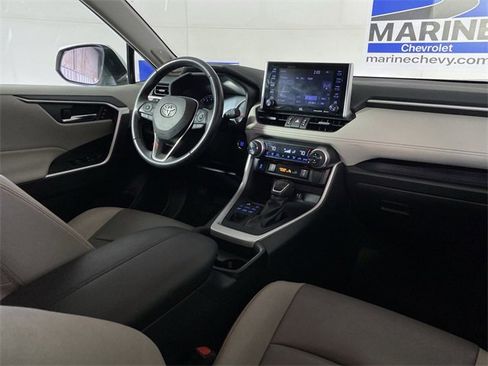 Used 2019 Toyota RAV4 XLE Premium image 27