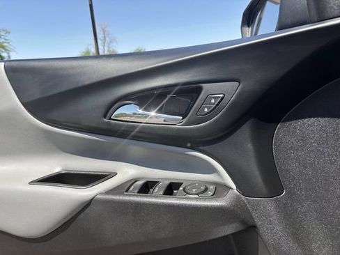 Used 2022 Chevrolet Equinox LS FWD image 21