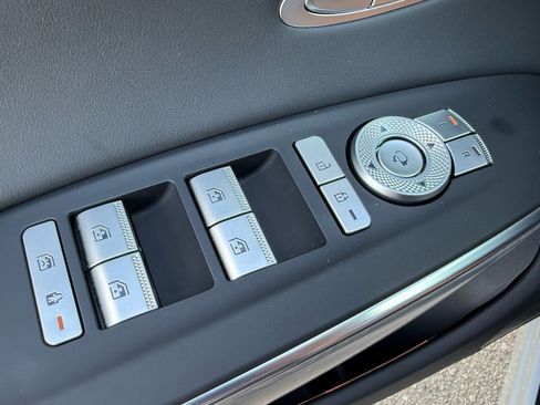 Used 2025 Genesis GV70 2.5T w/ Advanced Package image 40