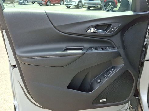 Used 2018 Chevrolet Equinox Premier AWD/4WD image 12