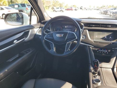 Used 2025 Cadillac XT5 Premium Luxury image 15