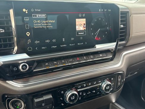 Used 2023 GMC Sierra 1500 SLT w/ SLT Premium Plus Package AWD/4WD image 22