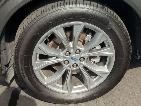 Used 2022 Ford Explorer Limited w/ Equipment Group 301A image 10