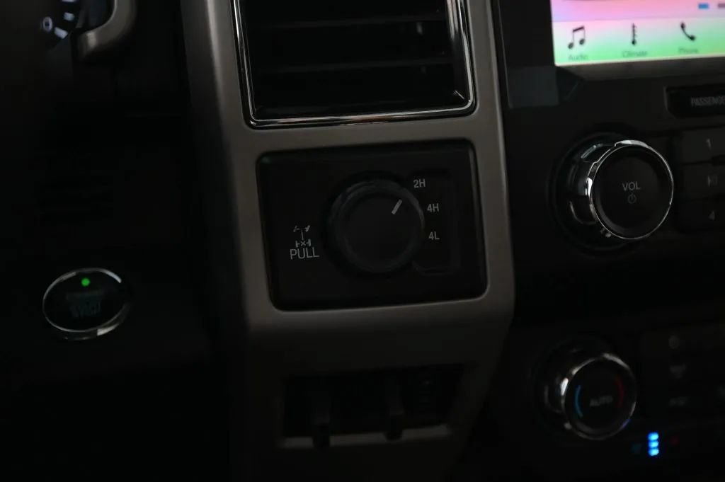 Used 2019 Ford F350 Lariat w/ Lariat Ultimate Package AWD/4WD image 26