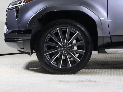 Used 2025 Lexus GX 550 image 26