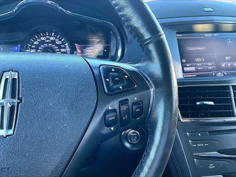 Used 2013 Lincoln MKT AWD image 19