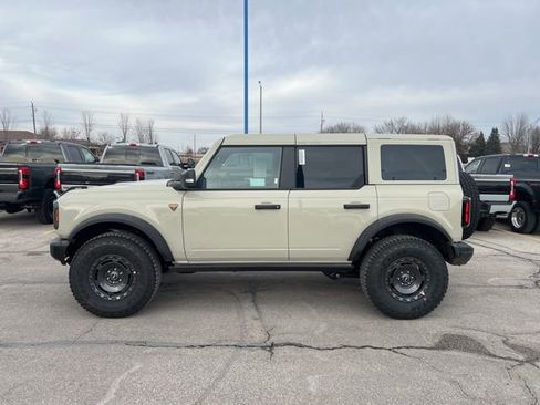 New 2025 Ford Bronco Badlands image 9