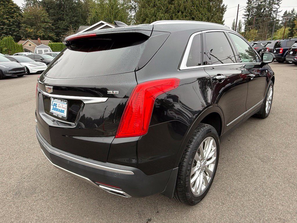 Used 2017 Cadillac XT5 Platinum AWD/4WD image 5