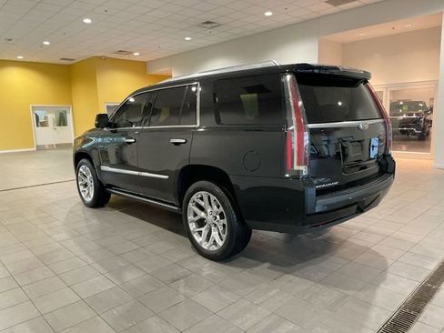 Used 2017 Cadillac Escalade Premium Luxury AWD/4WD image 3