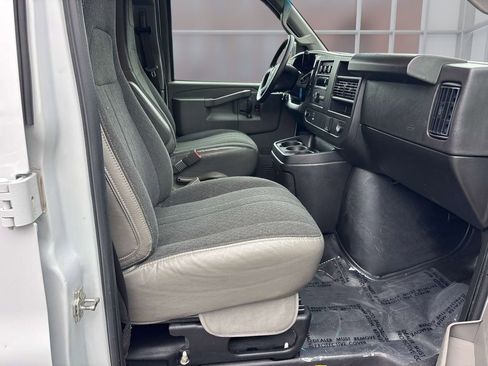 Used 2024 GMC Savana 2500 w/ Driver Convenience Package RWD image 15