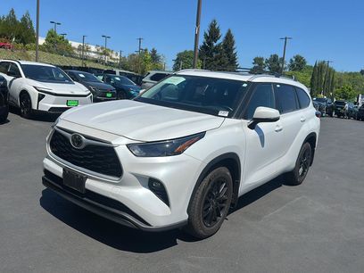 Used 2023 Toyota Highlander XLE