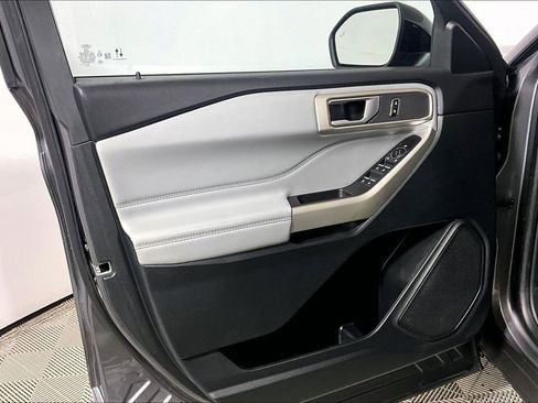 Used 2023 Ford Explorer XLT w/ Equipment Group 202A RWD image 18