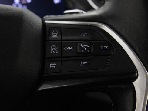 Used 2021 Jeep Grand Cherokee L Altitude image 29