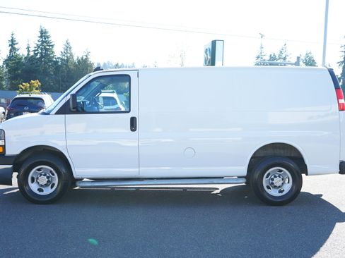Used 2024 Chevrolet Express 2500 w/ Driver Convenience Package image 8