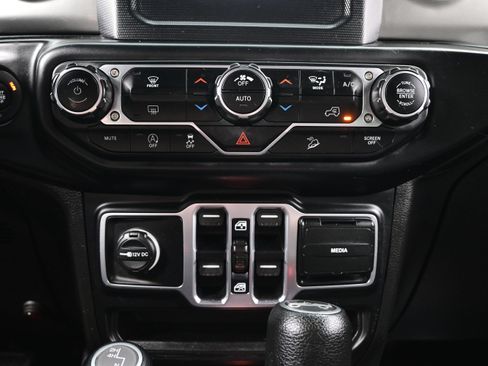 Used 2020 Jeep Wrangler Unlimited Sahara AWD/4WD image 20