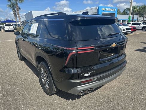 Used 2025 Chevrolet Traverse LT FWD image 14