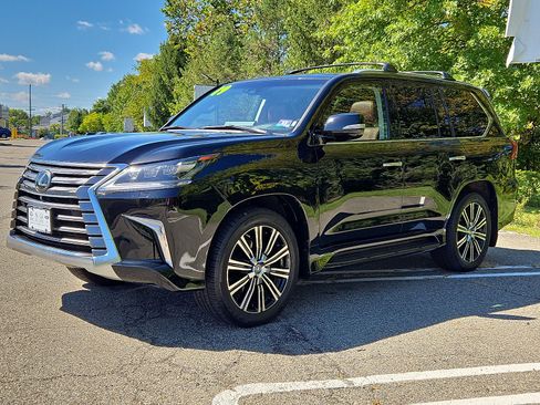 Certified 2019 Lexus LX 570 4WD image 3