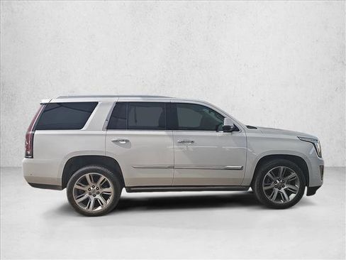 Used 2019 Cadillac Escalade Premium Luxury image 6
