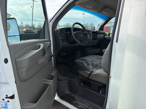 Used 2015 Chevrolet Express 3500 Extended image 12