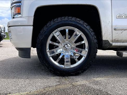 Used 2015 Chevrolet Silverado 1500 High Country w/ High Country Premium Package AWD/4WD image 35