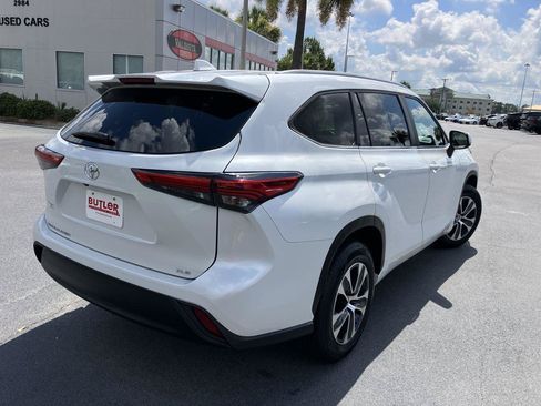 Used 2023 Toyota Highlander XLE FWD image 5