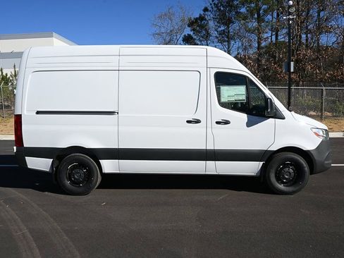 Used 2025 Mercedes-Benz Sprinter 2500 image 25