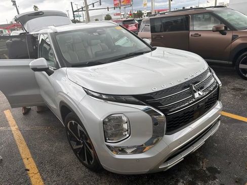 Used 2024 Mitsubishi Outlander SEL FWD image 3
