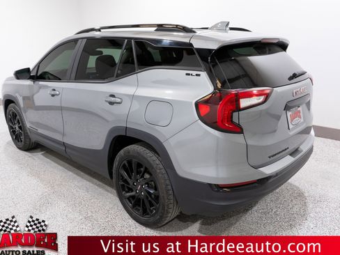 Used 2023 GMC Terrain SLE w/ Driver Convenience Package image 3