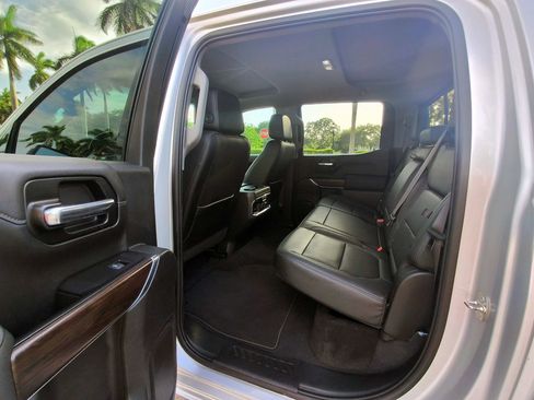 Used 2019 GMC Sierra 1500 SLT RWD image 32