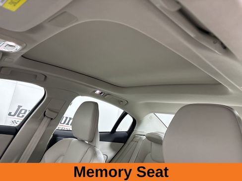 Used 2021 Volvo S60 T5 Momentum w/ Advanced Package image 12