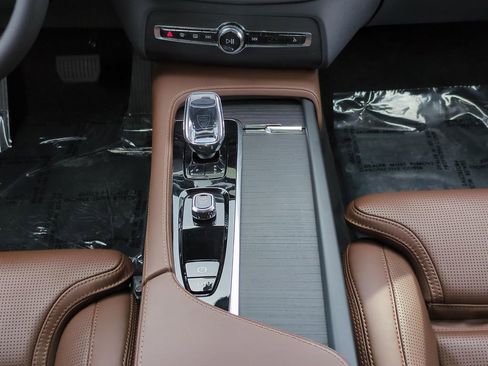 Used 2024 Volvo XC90 B6 Ultimate w/ Protection Package Premier image 21