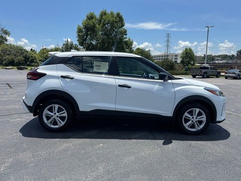 New 2025 Nissan Kicks Play S FWD image 8