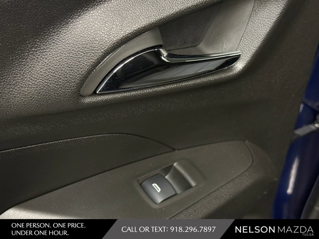 Used 2024 Chevrolet Trax LT w/ LT Convenience Package FWD image 35
