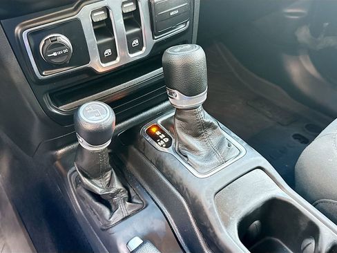 Used 2022 Jeep Wrangler Willys image 18