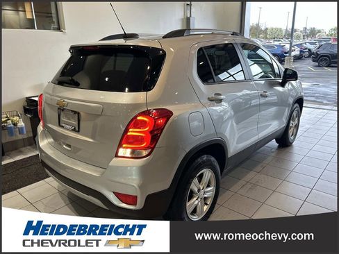 Used 2021 Chevrolet Trax LT w/ LT Convenience Package AWD/4WD image 4
