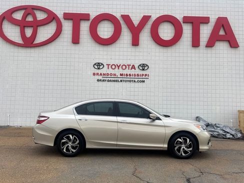 Used 2017 Honda Accord LX image 4