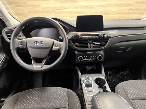 Used 2025 Ford Escape Active AWD/4WD image 2