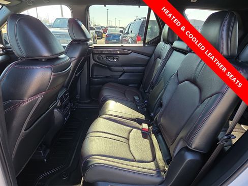 Used 2025 Honda Pilot Black Edition image 11