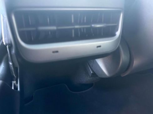 Used 2024 Tesla Model Y Performance image 31